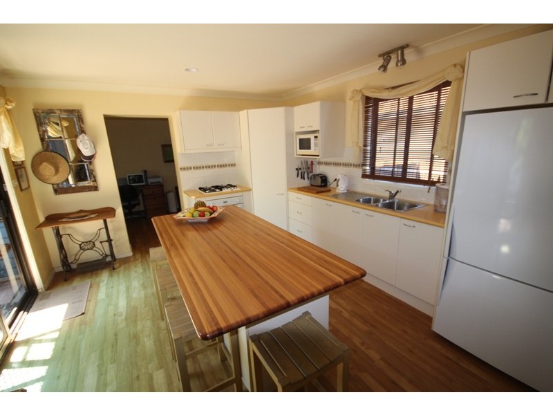 8 Pacific Street, Wallabi Point NSW 2430