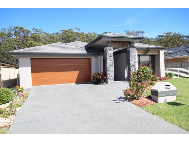 37 Albatross Way, Old Bar NSW 2430