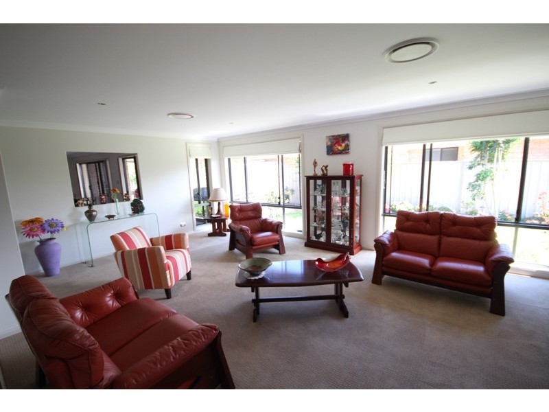 37 Albatross Way, Old Bar NSW 2430