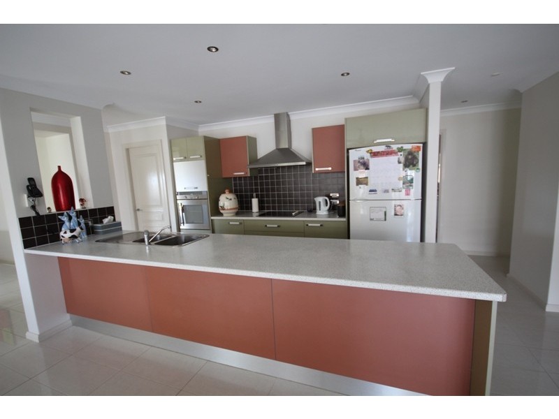37 Albatross Way, Old Bar NSW 2430
