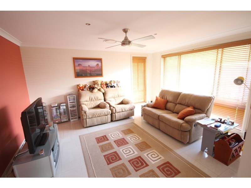 37 Albatross Way, Old Bar NSW 2430