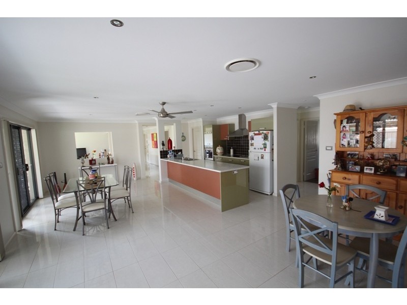 37 Albatross Way, Old Bar NSW 2430