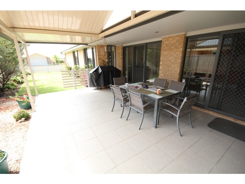 37 Albatross Way, Old Bar NSW 2430