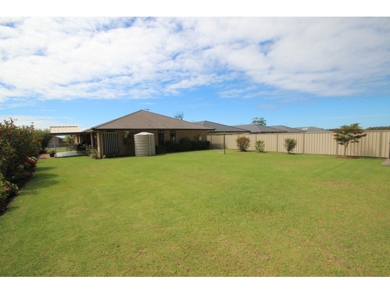 37 Albatross Way, Old Bar NSW 2430