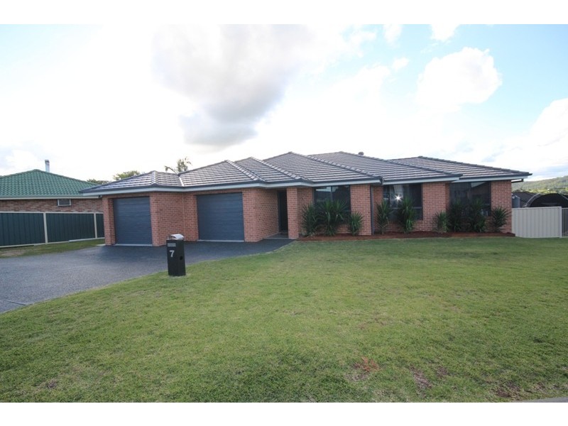 7 Ellenora Circuit, Wingham NSW 2429