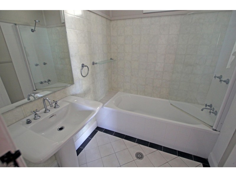 27 Chatham Avenue, Taree NSW 2430