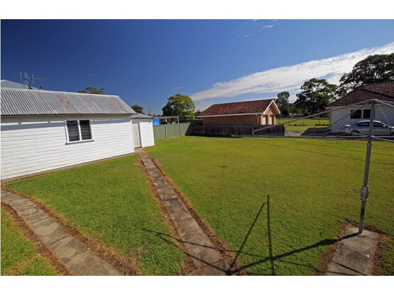 27 Chatham Avenue, Taree NSW 2430