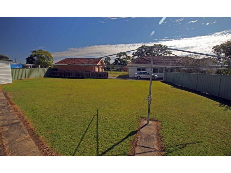 27 Chatham Avenue, Taree NSW 2430