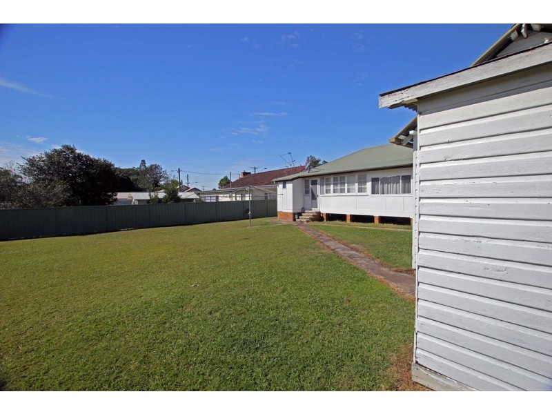 27 Chatham Avenue, Taree NSW 2430