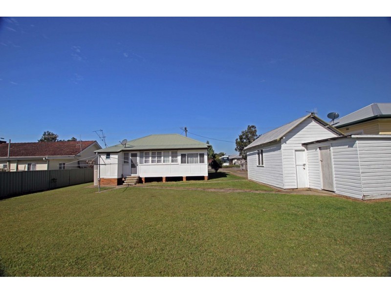 27 Chatham Avenue, Taree NSW 2430