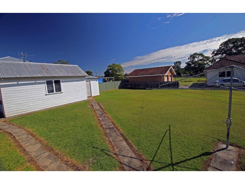 27 Chatham Avenue, Taree NSW 2430