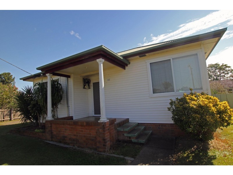 27 Chatham Avenue, Taree NSW 2430