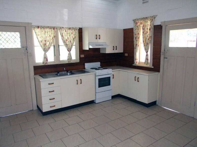 18 Beeton Parade, Taree NSW 2430