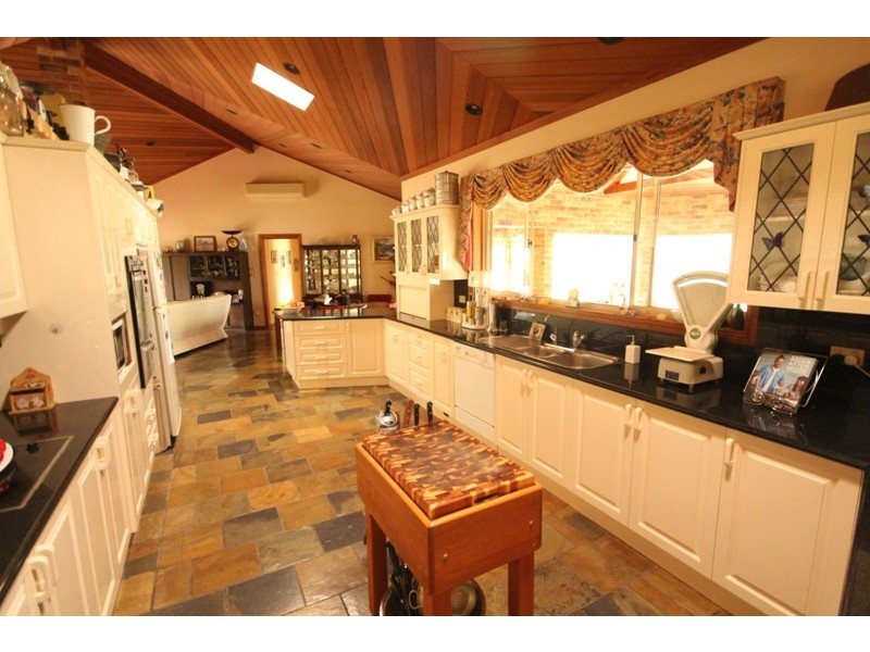 2 Meadowview Drive, Cundletown NSW 2430