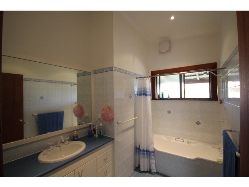 16 Old Bar Road, Old Bar NSW 2430