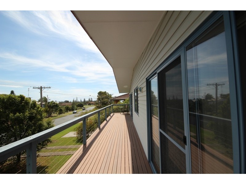 16 Old Bar Road, Old Bar NSW 2430