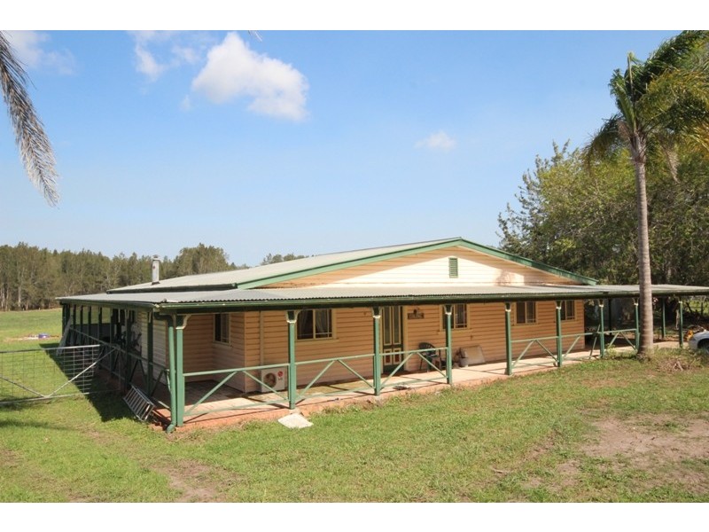 10 Greenaway Lane, Oxley Island NSW 2430