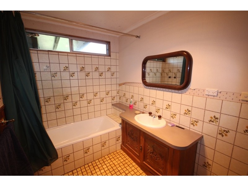 10 Greenaway Lane, Oxley Island NSW 2430