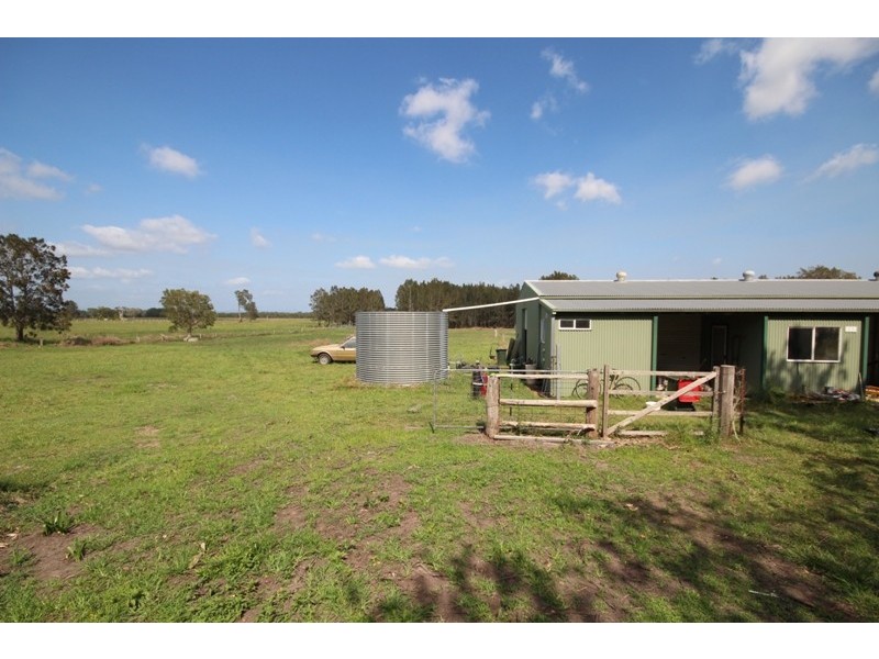 10 Greenaway Lane, Oxley Island NSW 2430