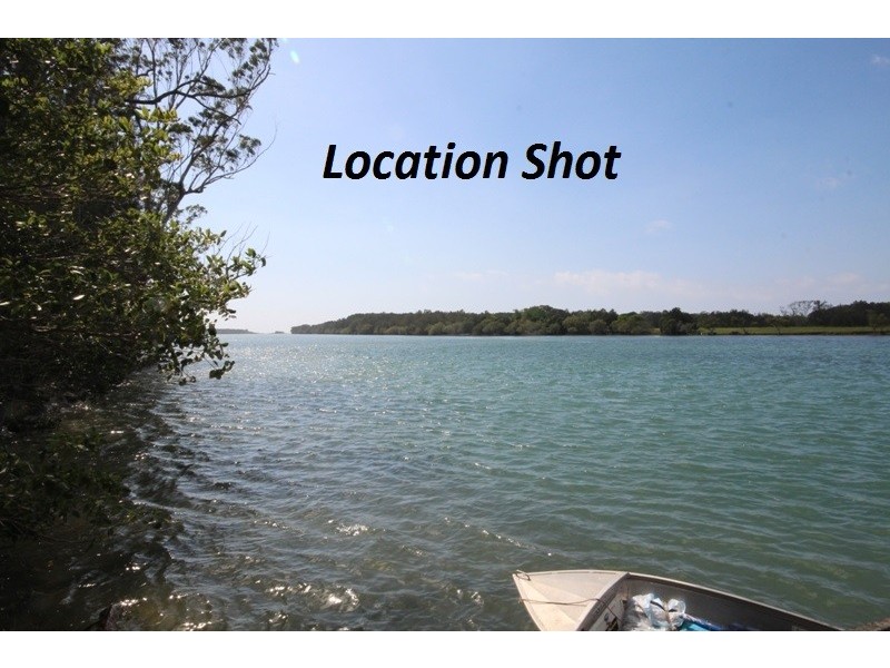 10 Greenaway Lane, Oxley Island NSW 2430