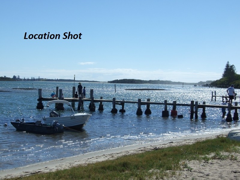 17 Main Road, Manning Point NSW 2430