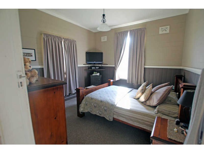 24 Beeton Parade, Taree NSW 2430