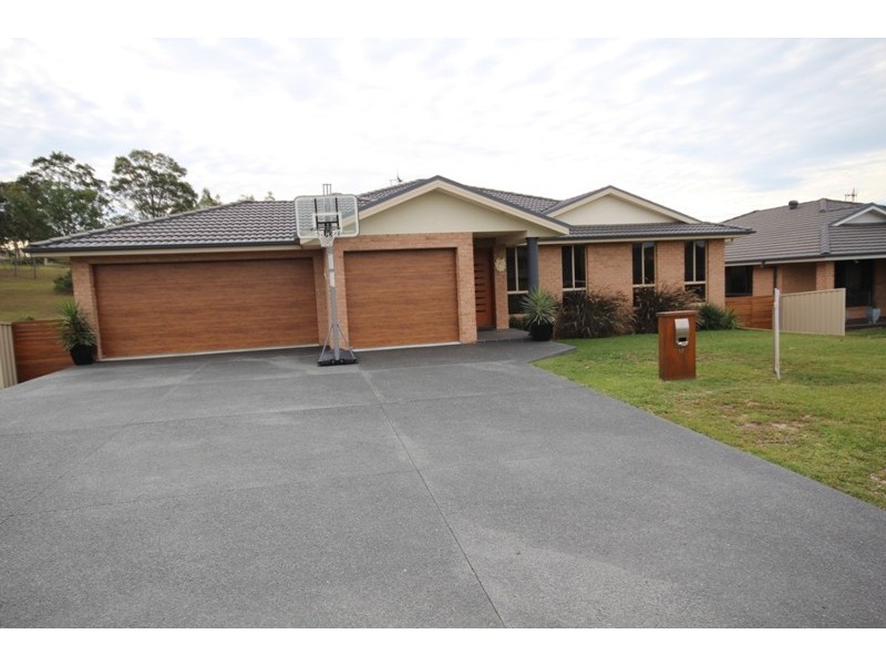 17 Country Club Drive, Wingham NSW 2429