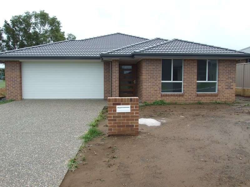 12 Stirling Place, Taree NSW 2430
