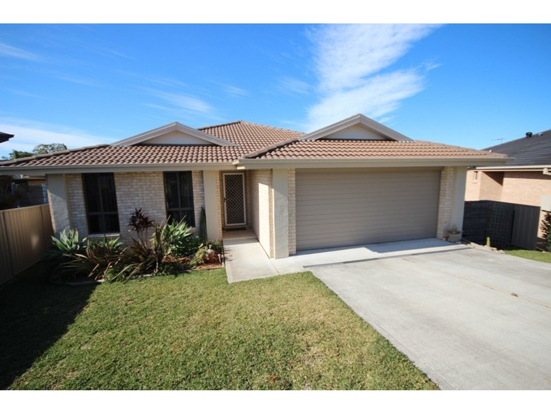4 Treetops Parade, Wingham NSW 2429