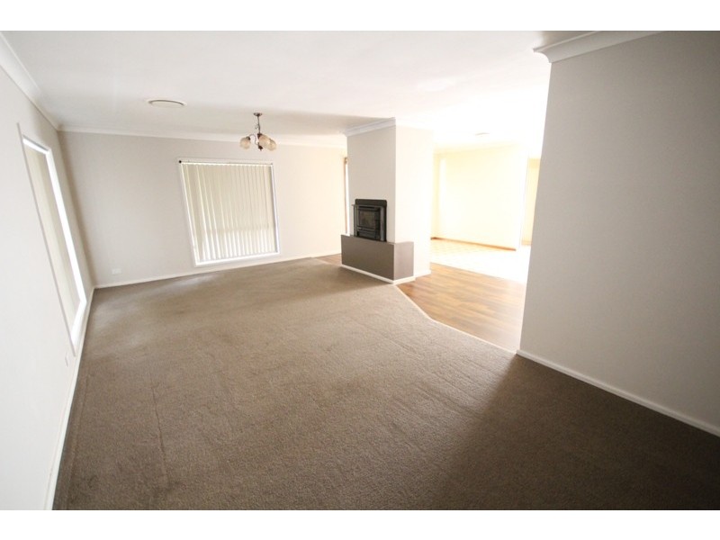 17 Dugdale Avenue, Taree NSW 2430