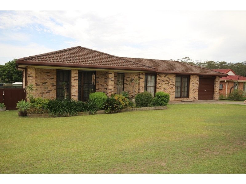 16 Rosewood Crescent, Taree NSW 2430