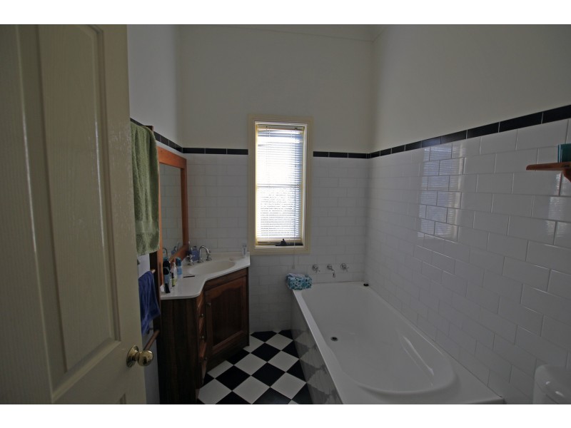 4 Nicoll Street, Taree NSW 2430