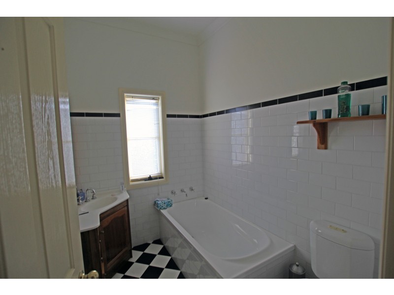 4 Nicoll Street, Taree NSW 2430