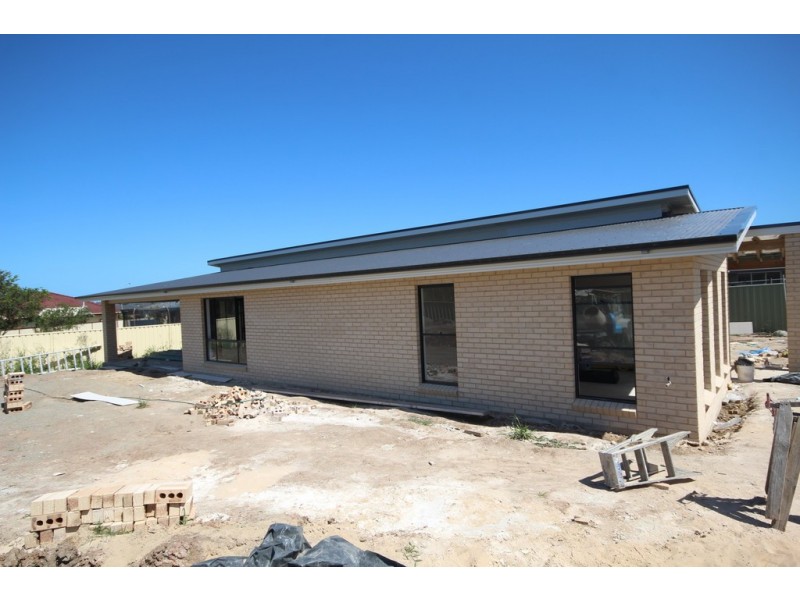 9 Threadfin Court, Old Bar NSW 2430