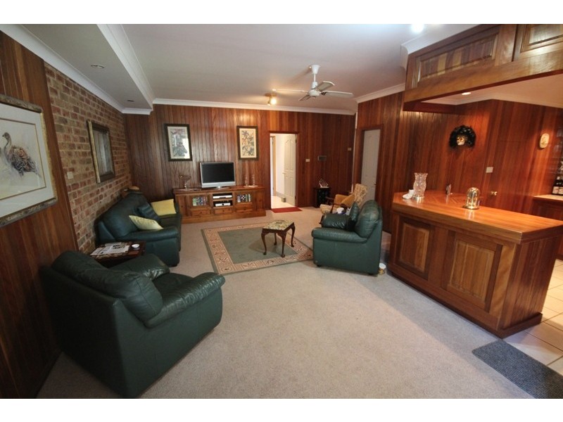 8 Ochiltree Place, Taree NSW 2430