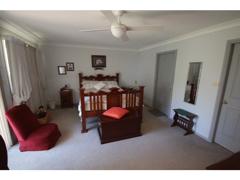 8 Ochiltree Place, Taree NSW 2430