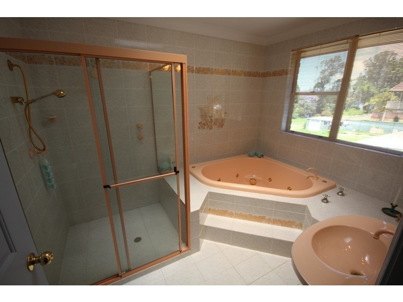 8 Ochiltree Place, Taree NSW 2430