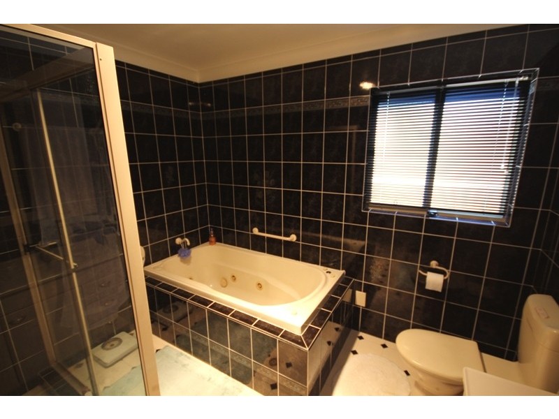 8 Ochiltree Place, Taree NSW 2430