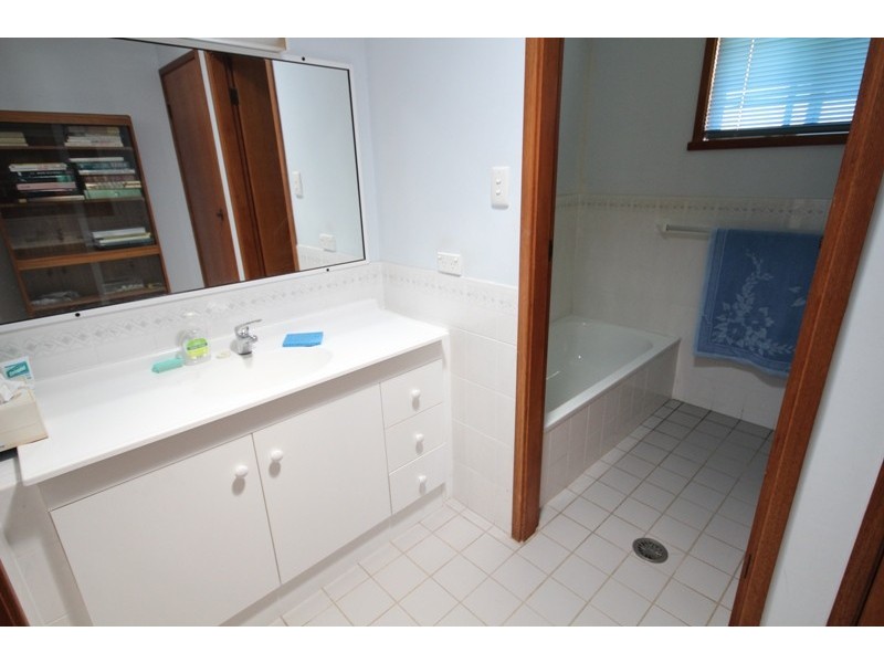 6 Samantha Close, Taree NSW 2430