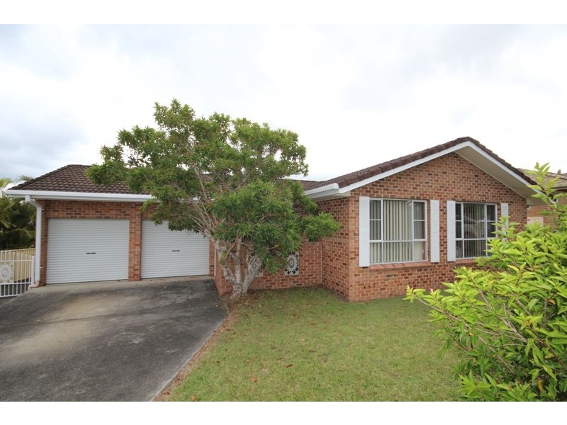 6 Laurina Close, Old Bar NSW 2430