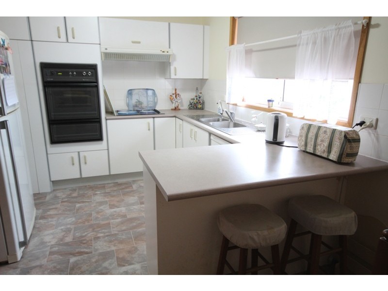 6 Laurina Close, Old Bar NSW 2430