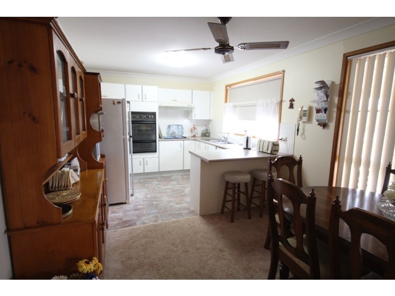 6 Laurina Close, Old Bar NSW 2430