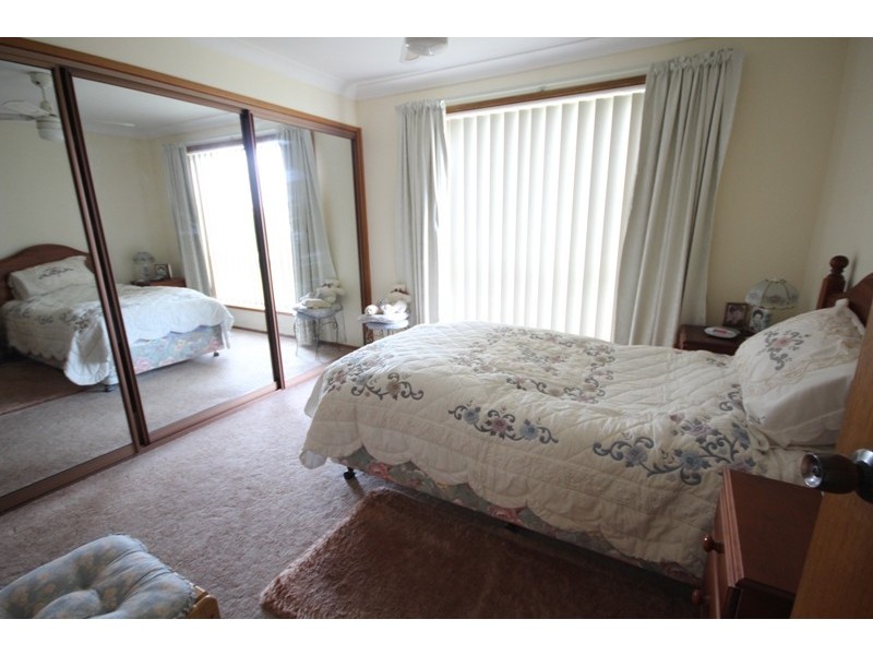 6 Laurina Close, Old Bar NSW 2430