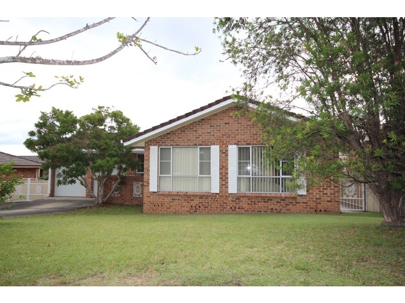 6 Laurina Close, Old Bar NSW 2430