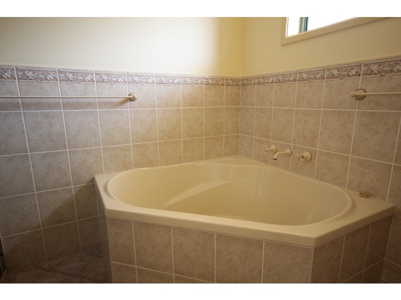 24 Balmaringa Place, Taree NSW 2430