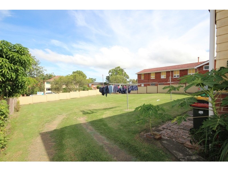 90 High Street, Taree NSW 2430