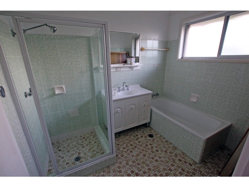 1 Hillcrest Close, Taree NSW 2430