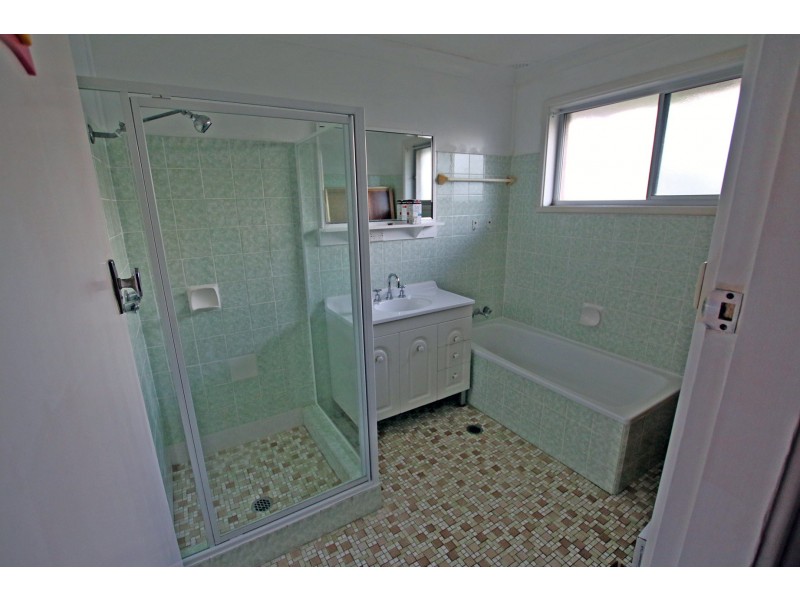 1 Hillcrest Close, Taree NSW 2430
