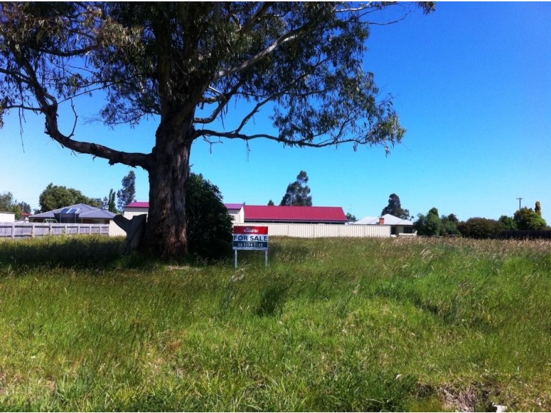 52 EVANS STREET, Orbost VIC 3888