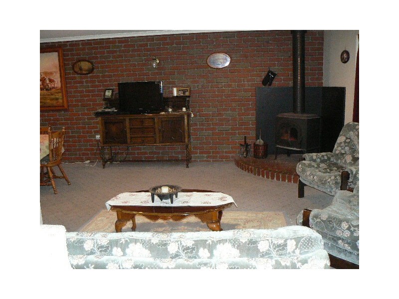 21 CARLYLE STREET, Orbost VIC 3888